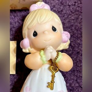 Precious Moments Figurine “Love Is The Key“ #482242S, Perfect For 💘V’Day!